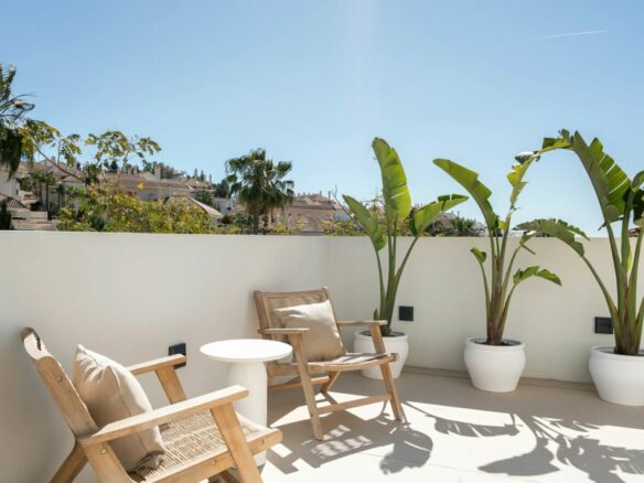 FOR SALE 🏡 New Andalusian-Style Villa with Guest Studio, Pool and Valley Views – La Cerquilla, Nueva Andalucía, Marbella 🇪🇸