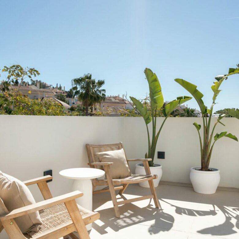 FOR SALE 🏡 New Andalusian-Style Villa with Guest Studio, Pool and Valley Views – La Cerquilla, Nueva Andalucía, Marbella 🇪🇸