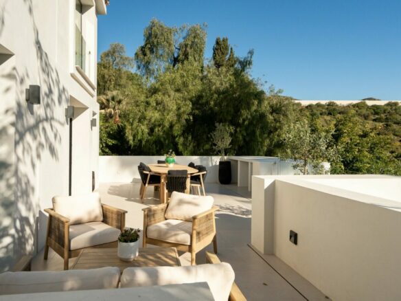 FOR SALE 🏡 New Andalusian-Style Villa with Guest Studio, Pool and Valley Views – La Cerquilla, Nueva Andalucía, Marbella 🇪🇸