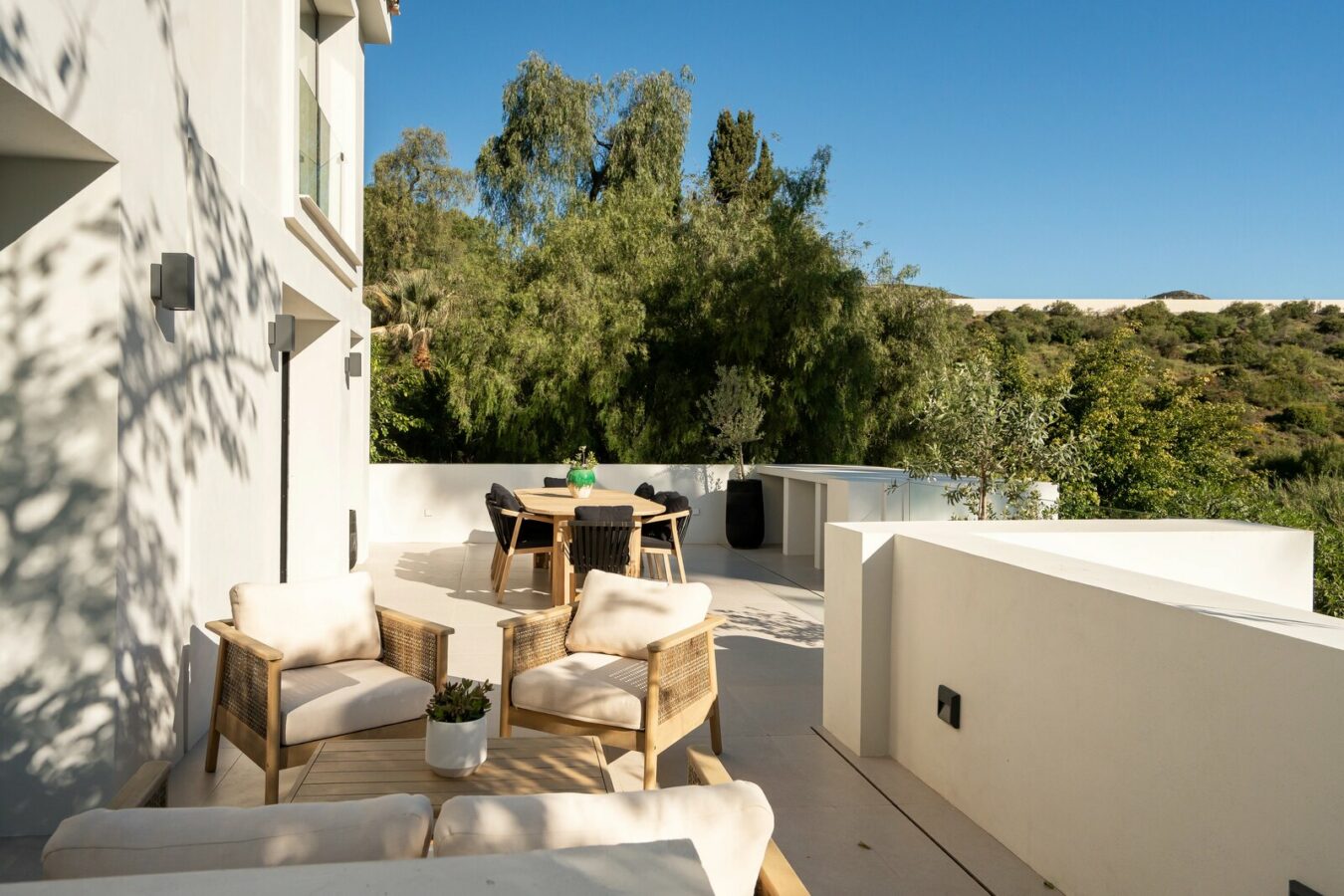 FOR SALE 🏡 New Andalusian-Style Villa with Guest Studio, Pool and Valley Views – La Cerquilla, Nueva Andalucía, Marbella 🇪🇸