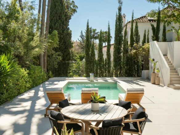 FOR SALE 🏡 New Andalusian-Style Villa with Guest Studio, Pool and Valley Views – La Cerquilla, Nueva Andalucía, Marbella 🇪🇸