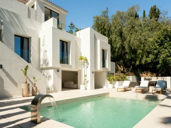 FOR SALE 🏡 New Andalusian-Style Villa with Guest Studio, Pool and Valley Views – La Cerquilla, Nueva Andalucía, Marbella 🇪🇸