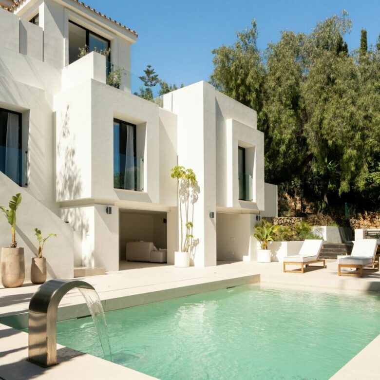FOR SALE 🏡 New Andalusian-Style Villa with Guest Studio, Pool and Valley Views – La Cerquilla, Nueva Andalucía, Marbella 🇪🇸