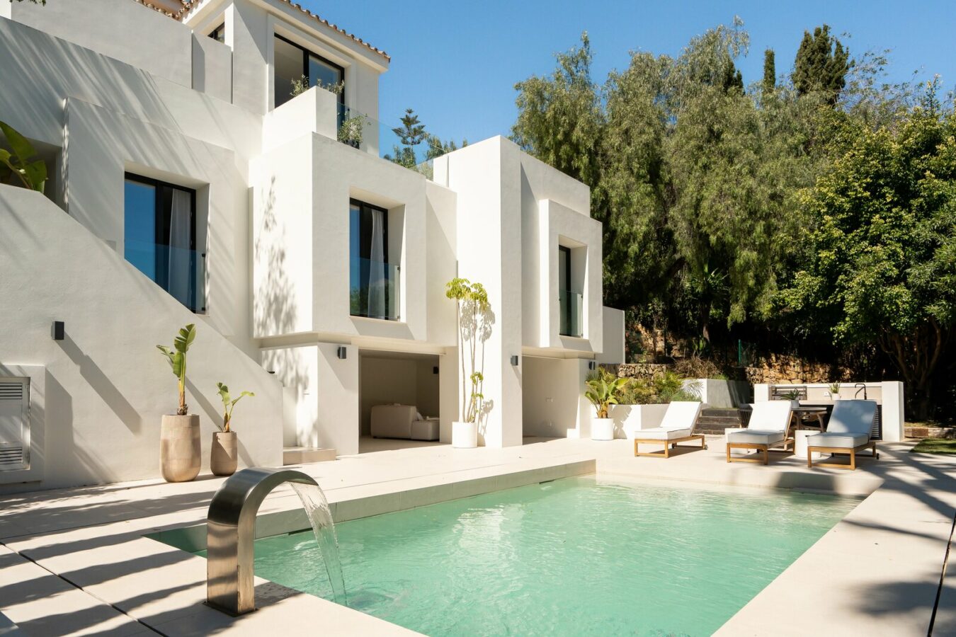 FOR SALE 🏡 New Andalusian-Style Villa with Guest Studio, Pool and Valley Views – La Cerquilla, Nueva Andalucía, Marbella 🇪🇸