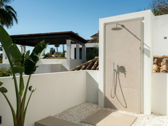 FOR SALE 🏡 New Andalusian-Style Villa with Guest Studio, Pool and Valley Views – La Cerquilla, Nueva Andalucía, Marbella 🇪🇸