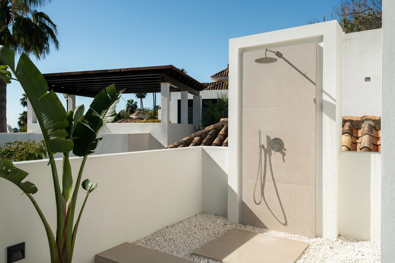 FOR SALE 🏡 New Andalusian-Style Villa with Guest Studio, Pool and Valley Views – La Cerquilla, Nueva Andalucía, Marbella 🇪🇸