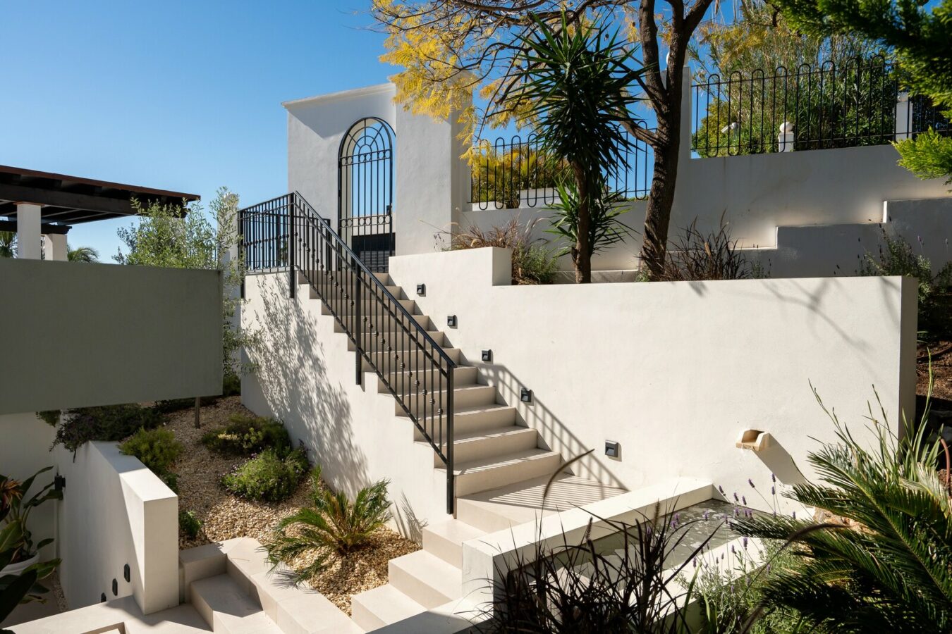 FOR SALE 🏡 New Andalusian-Style Villa with Guest Studio, Pool and Valley Views – La Cerquilla, Nueva Andalucía, Marbella 🇪🇸