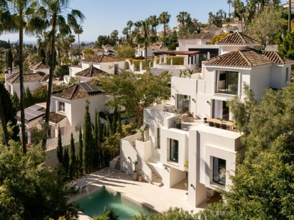FOR SALE 🏡 New Andalusian-Style Villa with Guest Studio, Pool and Valley Views – La Cerquilla, Nueva Andalucía, Marbella 🇪🇸