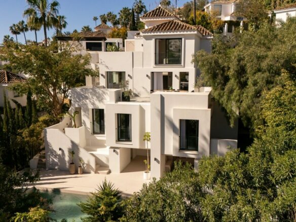 FOR SALE 🏡 New Andalusian-Style Villa with Guest Studio, Pool and Valley Views – La Cerquilla, Nueva Andalucía, Marbella 🇪🇸
