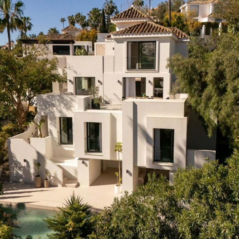 FOR SALE 🏡 New Andalusian-Style Villa with Guest Studio, Pool and Valley Views – La Cerquilla, Nueva Andalucía, Marbella 🇪🇸