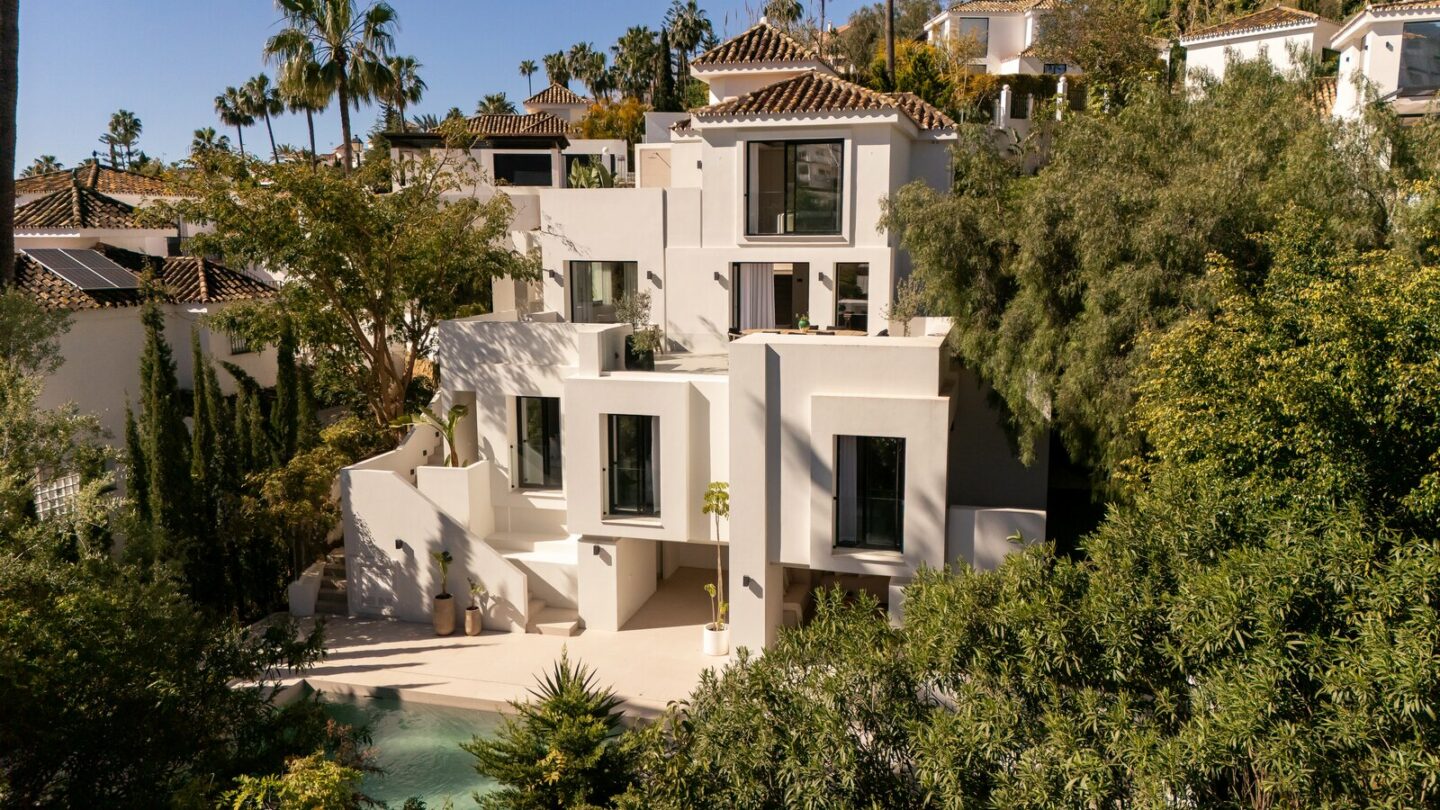 FOR SALE 🏡 New Andalusian-Style Villa with Guest Studio, Pool and Valley Views – La Cerquilla, Nueva Andalucía, Marbella 🇪🇸