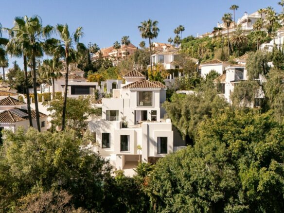 FOR SALE 🏡 New Andalusian-Style Villa with Guest Studio, Pool and Valley Views – La Cerquilla, Nueva Andalucía, Marbella 🇪🇸