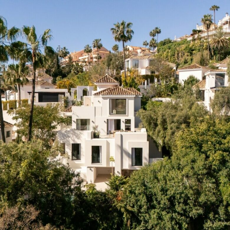 FOR SALE 🏡 New Andalusian-Style Villa with Guest Studio, Pool and Valley Views – La Cerquilla, Nueva Andalucía, Marbella 🇪🇸