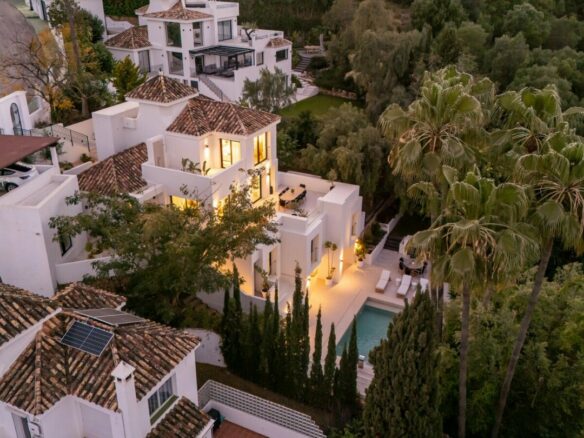 FOR SALE 🏡 New Andalusian-Style Villa with Guest Studio, Pool and Valley Views – La Cerquilla, Nueva Andalucía, Marbella 🇪🇸