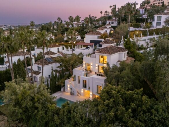 FOR SALE 🏡 New Andalusian-Style Villa with Guest Studio, Pool and Valley Views – La Cerquilla, Nueva Andalucía, Marbella 🇪🇸