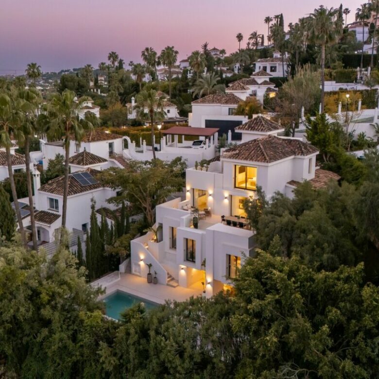 FOR SALE 🏡 New Andalusian-Style Villa with Guest Studio, Pool and Valley Views – La Cerquilla, Nueva Andalucía, Marbella 🇪🇸