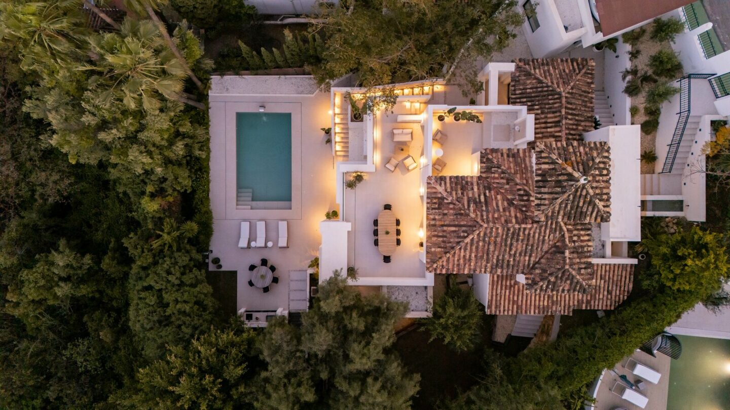 FOR SALE 🏡 New Andalusian-Style Villa with Guest Studio, Pool and Valley Views – La Cerquilla, Nueva Andalucía, Marbella 🇪🇸