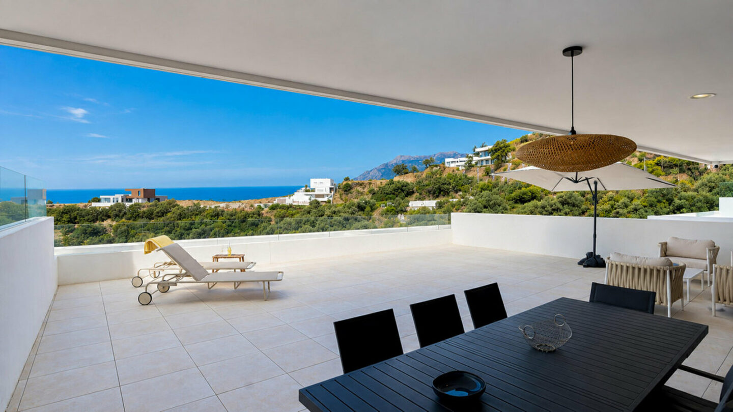 FOR SALE 🏡 Brand-New Furnished Three-Bedroom Apartment with Sea-View Terrace – Altos de los Monteros, Marbella East 🇪🇸
