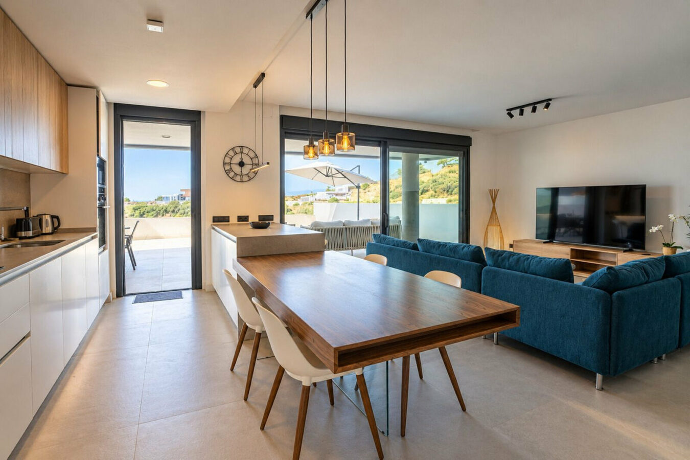 FOR SALE 🏡 Brand-New Furnished Three-Bedroom Apartment with Sea-View Terrace – Altos de los Monteros, Marbella East 🇪🇸
