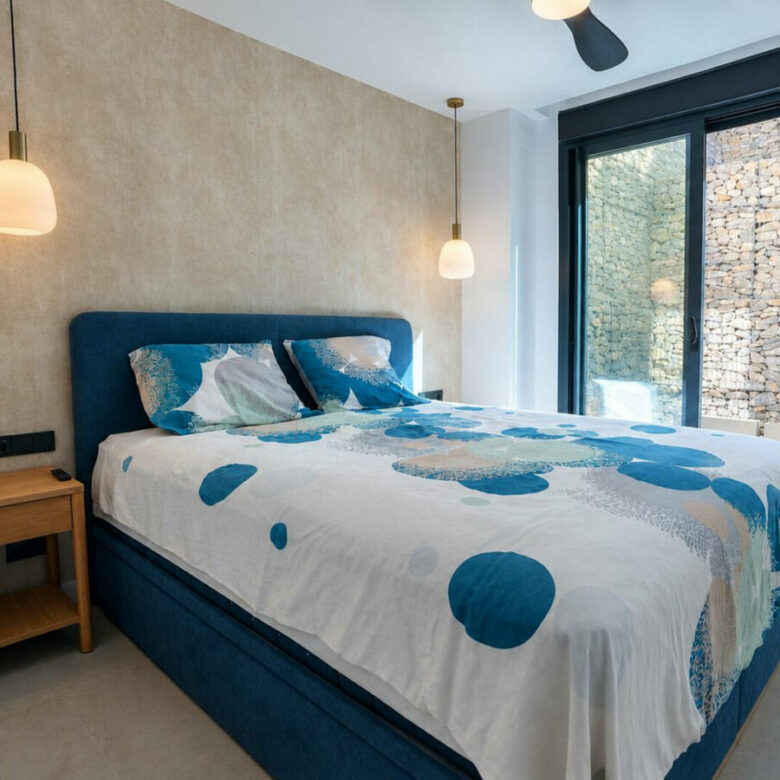 FOR SALE 🏡 Brand-New Furnished Three-Bedroom Apartment with Sea-View Terrace – Altos de los Monteros, Marbella East 🇪🇸