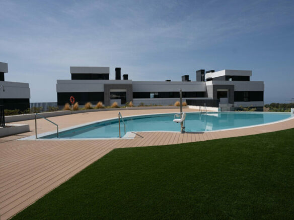 FOR SALE 🏡 Brand-New Furnished Three-Bedroom Apartment with Sea-View Terrace – Altos de los Monteros, Marbella East 🇪🇸