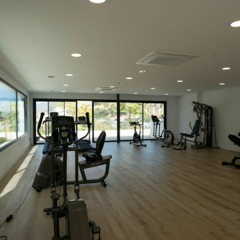 FOR SALE 🏡 Brand-New Furnished Three-Bedroom Apartment with Sea-View Terrace – Altos de los Monteros, Marbella East 🇪🇸