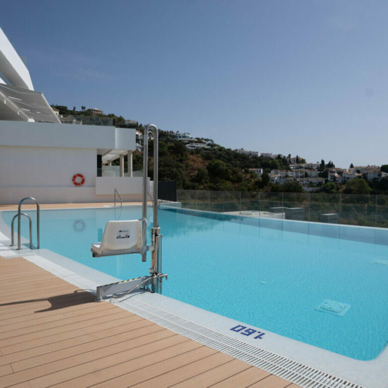 FOR SALE 🏡 Brand-New Furnished Three-Bedroom Apartment with Sea-View Terrace – Altos de los Monteros, Marbella East 🇪🇸