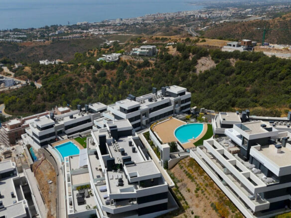 FOR SALE 🏡 Brand-New Furnished Three-Bedroom Apartment with Sea-View Terrace – Altos de los Monteros, Marbella East 🇪🇸