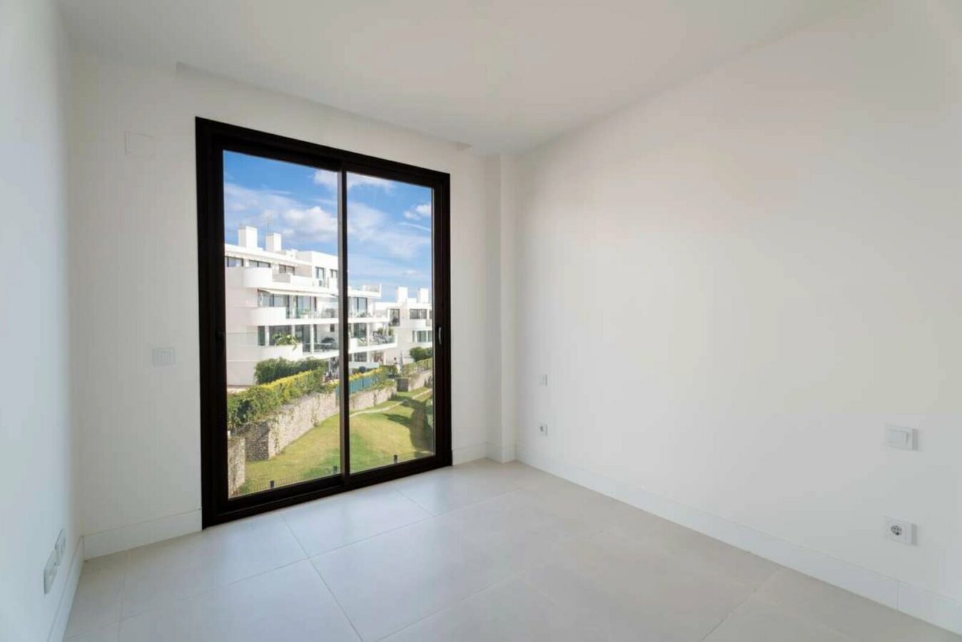 FOR SALE 🏡 New Two-Bedroom Apartment with Sea Views and Large Outdoor Space – Las Lomas del Higuerón, Fuengirola 🇪🇸