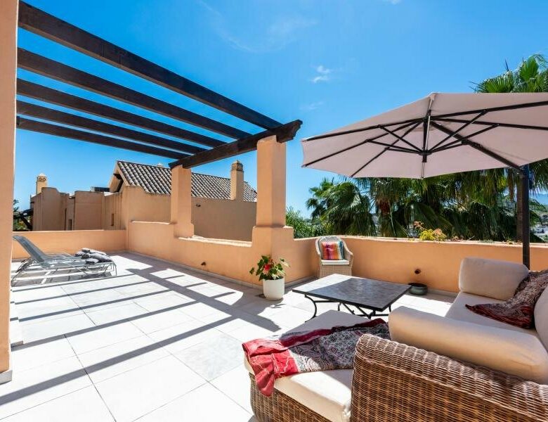 FOR SALE 🏡 Refurbished Duplex Penthouse with Jacuzzi, Sauna and 150 m² of Terraces – El Campanario, Estepona 🇪🇸