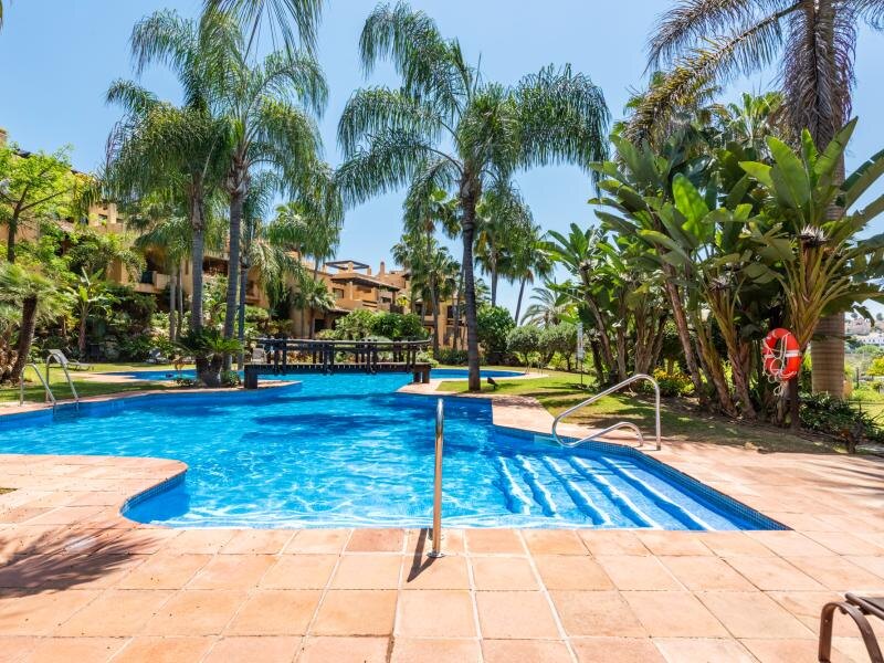 FOR SALE 🏡 Refurbished Duplex Penthouse with Jacuzzi, Sauna and 150 m² of Terraces – El Campanario, Estepona 🇪🇸
