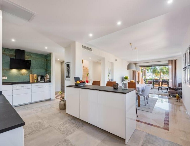 FOR SALE 🏡 Refurbished Duplex Penthouse with Jacuzzi, Sauna and 150 m² of Terraces – El Campanario, Estepona 🇪🇸