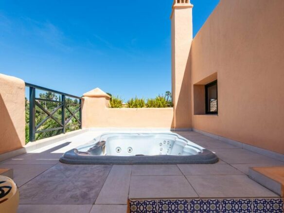 FOR SALE 🏡 Refurbished Duplex Penthouse with Jacuzzi, Sauna and 150 m² of Terraces – El Campanario, Estepona 🇪🇸