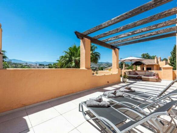 FOR SALE 🏡 Refurbished Duplex Penthouse with Jacuzzi, Sauna and 150 m² of Terraces – El Campanario, Estepona 🇪🇸