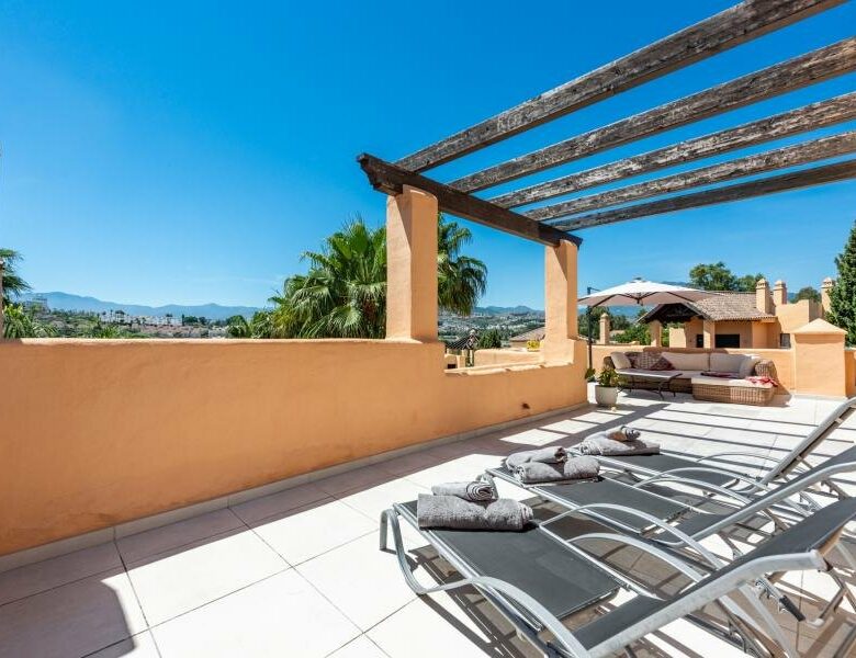 FOR SALE 🏡 Refurbished Duplex Penthouse with Jacuzzi, Sauna and 150 m² of Terraces – El Campanario, Estepona 🇪🇸