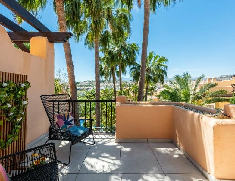 FOR SALE 🏡 Refurbished Duplex Penthouse with Jacuzzi, Sauna and 150 m² of Terraces – El Campanario, Estepona 🇪🇸