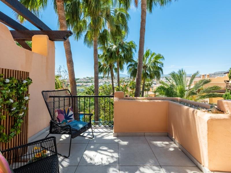 FOR SALE 🏡 Refurbished Duplex Penthouse with Jacuzzi, Sauna and 150 m² of Terraces – El Campanario, Estepona 🇪🇸