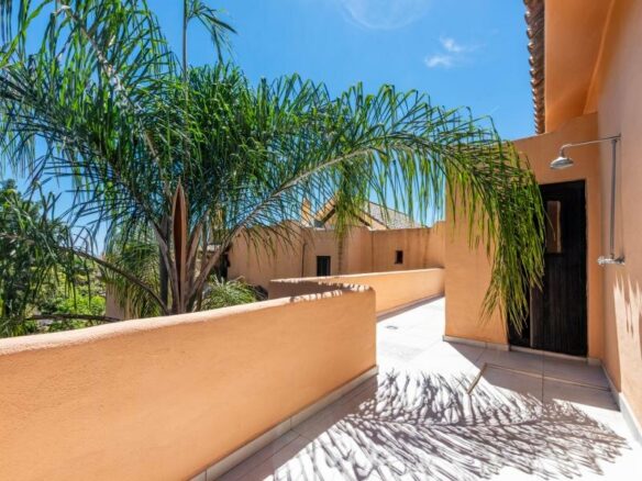 FOR SALE 🏡 Refurbished Duplex Penthouse with Jacuzzi, Sauna and 150 m² of Terraces – El Campanario, Estepona 🇪🇸