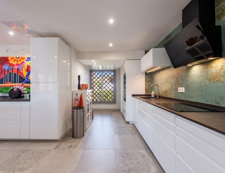 FOR SALE 🏡 Refurbished Duplex Penthouse with Jacuzzi, Sauna and 150 m² of Terraces – El Campanario, Estepona 🇪🇸