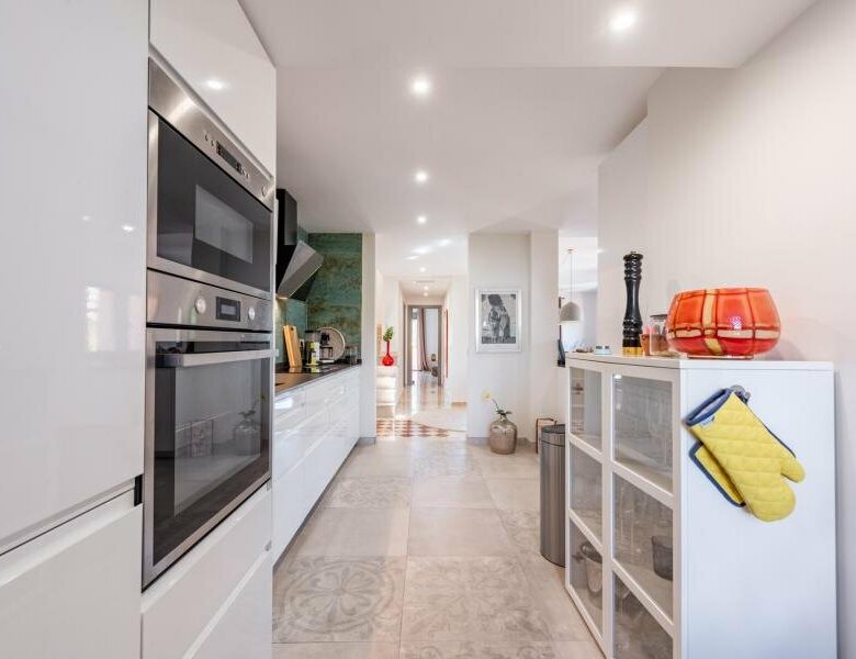 FOR SALE 🏡 Refurbished Duplex Penthouse with Jacuzzi, Sauna and 150 m² of Terraces – El Campanario, Estepona 🇪🇸
