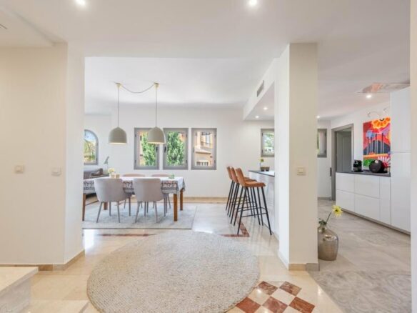 FOR SALE 🏡 Refurbished Duplex Penthouse with Jacuzzi, Sauna and 150 m² of Terraces – El Campanario, Estepona 🇪🇸
