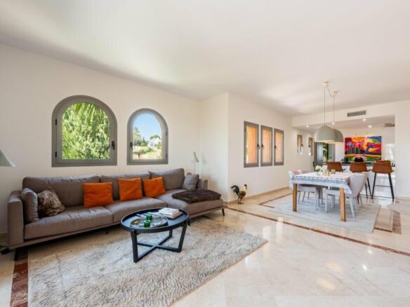 FOR SALE 🏡 Refurbished Duplex Penthouse with Jacuzzi, Sauna and 150 m² of Terraces – El Campanario, Estepona 🇪🇸