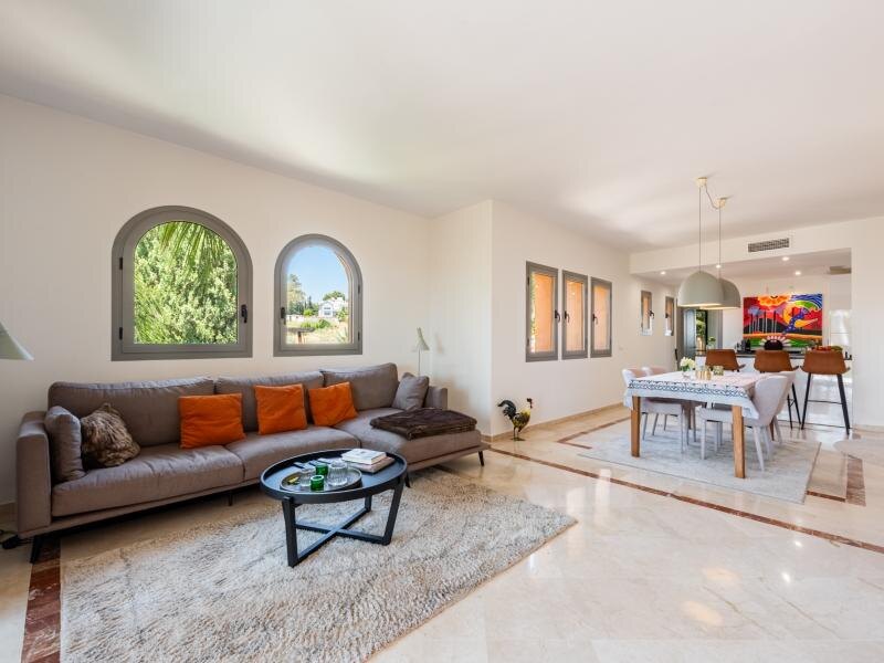 FOR SALE 🏡 Refurbished Duplex Penthouse with Jacuzzi, Sauna and 150 m² of Terraces – El Campanario, Estepona 🇪🇸