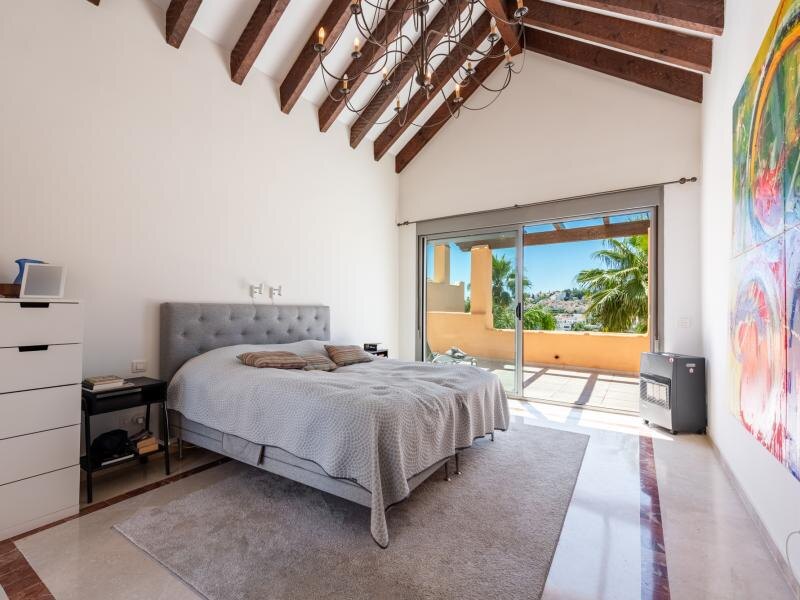 FOR SALE 🏡 Refurbished Duplex Penthouse with Jacuzzi, Sauna and 150 m² of Terraces – El Campanario, Estepona 🇪🇸