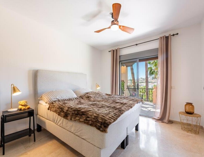 FOR SALE 🏡 Refurbished Duplex Penthouse with Jacuzzi, Sauna and 150 m² of Terraces – El Campanario, Estepona 🇪🇸