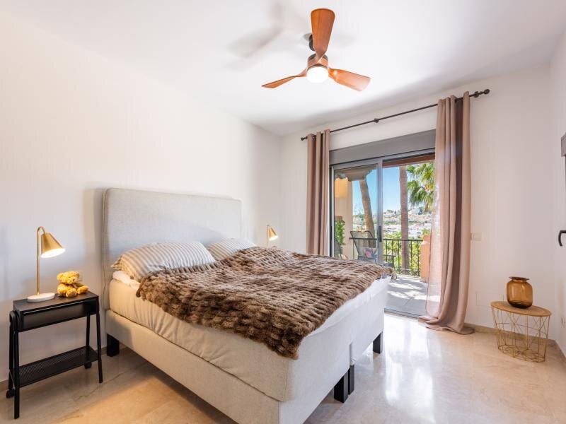 FOR SALE 🏡 Refurbished Duplex Penthouse with Jacuzzi, Sauna and 150 m² of Terraces – El Campanario, Estepona 🇪🇸
