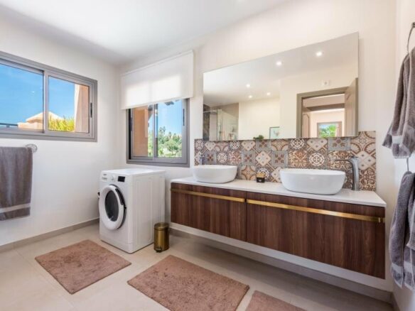 FOR SALE 🏡 Refurbished Duplex Penthouse with Jacuzzi, Sauna and 150 m² of Terraces – El Campanario, Estepona 🇪🇸