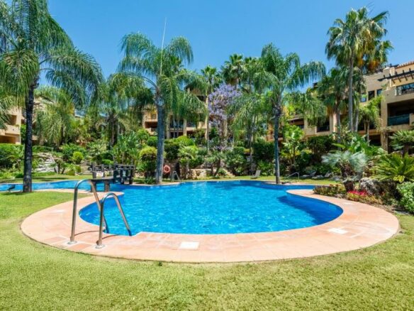 FOR SALE 🏡 Refurbished Duplex Penthouse with Jacuzzi, Sauna and 150 m² of Terraces – El Campanario, Estepona 🇪🇸