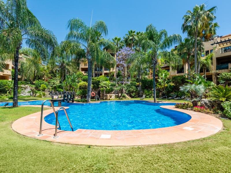FOR SALE 🏡 Refurbished Duplex Penthouse with Jacuzzi, Sauna and 150 m² of Terraces – El Campanario, Estepona 🇪🇸