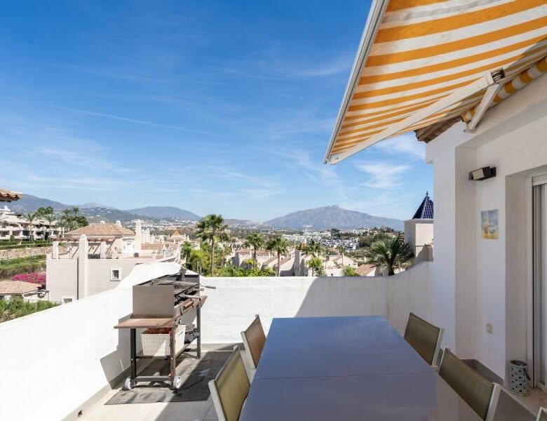 FOR SALE 🏡 Renovated Three-Bedroom Penthouse with Sea and Mountain Views – El Paraíso, Estepona 🇪🇸